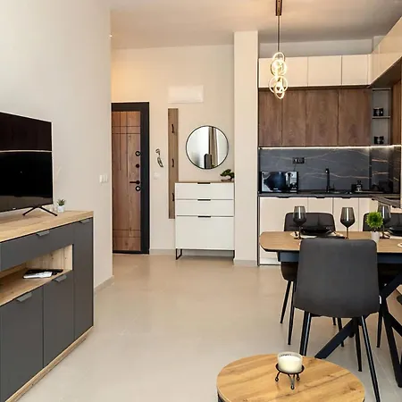 Modern With Balcony In C-max Center By Flat Manаger