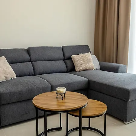 Apartment Modern With Balcony In C-max Center By Flat Manаger Warna