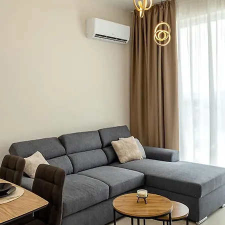 Modern With Balcony In C-max Center By Flat Manаger