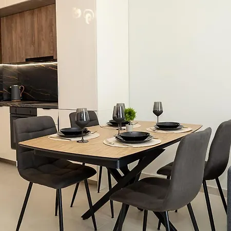 아파트 Modern With Balcony In C-max Center By Flat Manаger 바르나
