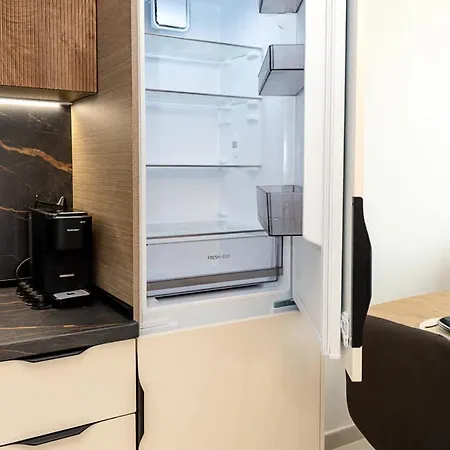 Apartment Modern With Balcony In C-max Center By Flat Manаger Warna